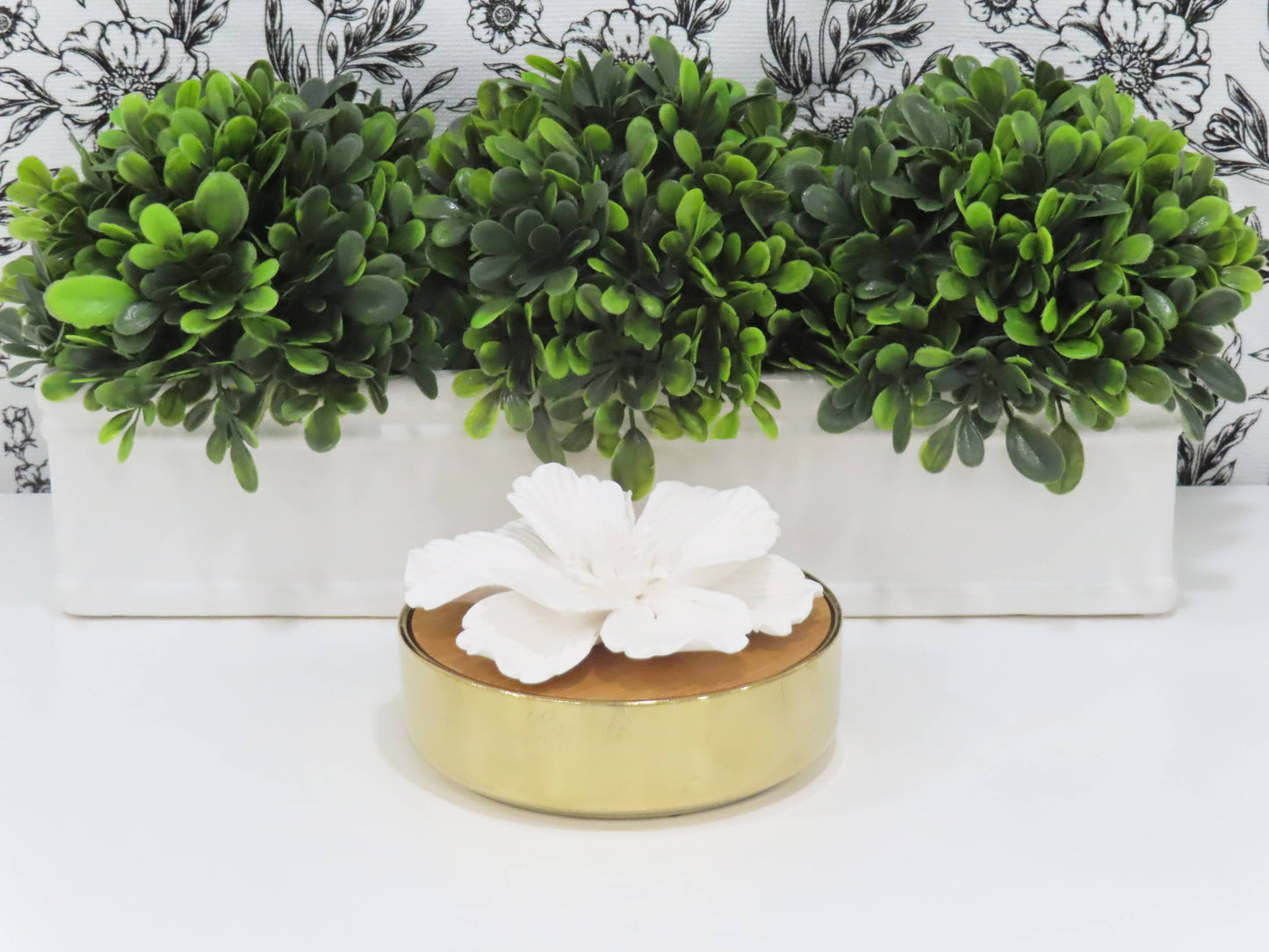 Glossy Gold Hemispheric Shaped Diffuser with White Flower