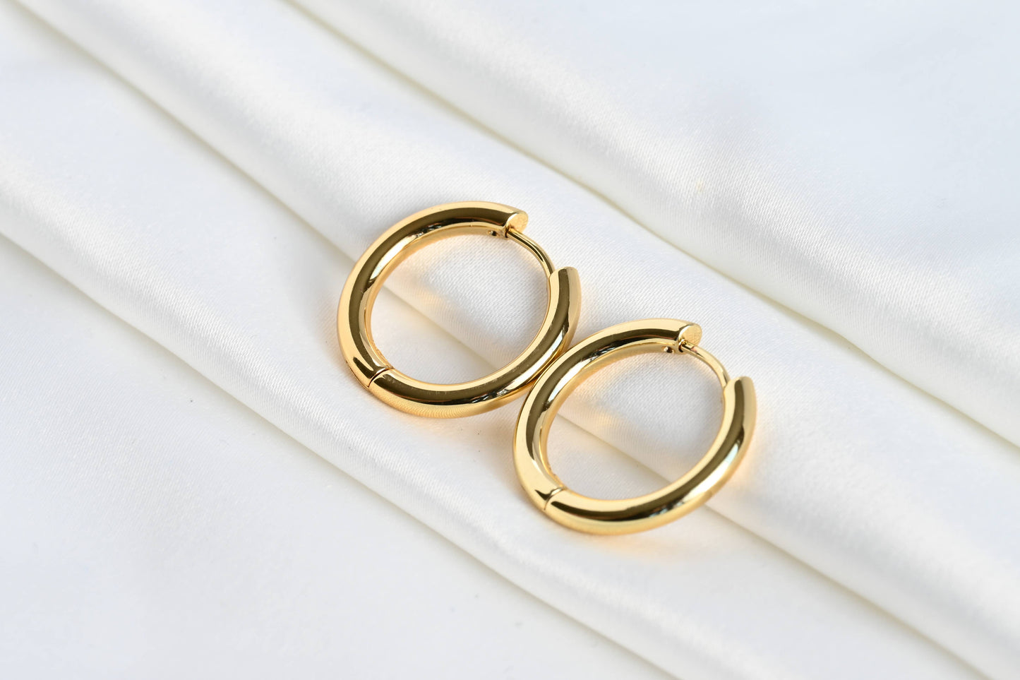 Thin Gold Hoops - Gold Huggie Hoop Earrings Minimalist 0334: 16 MM