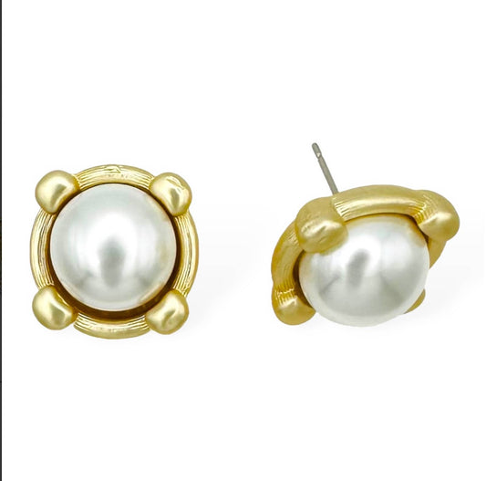 Gold/Pearl Stud Earrings