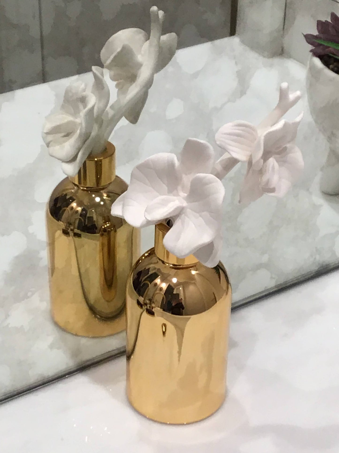 Gold Bottle Diffuser with Gold Cap/White Flower