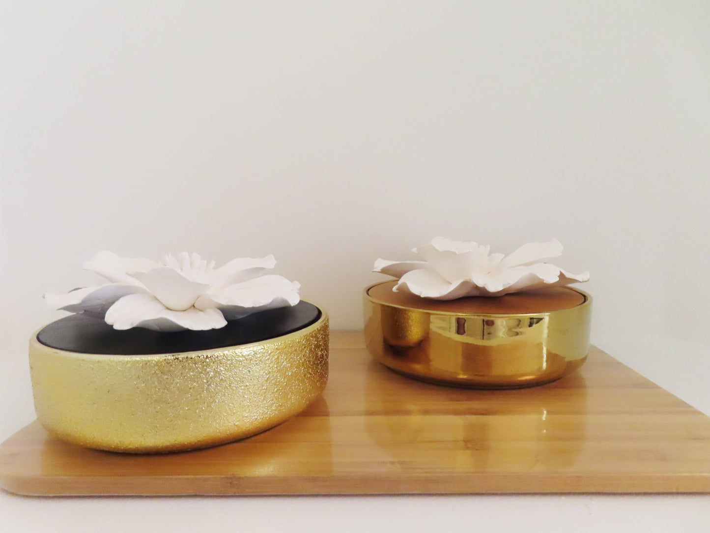 Glossy Gold Hemispheric Shaped Diffuser with White Flower